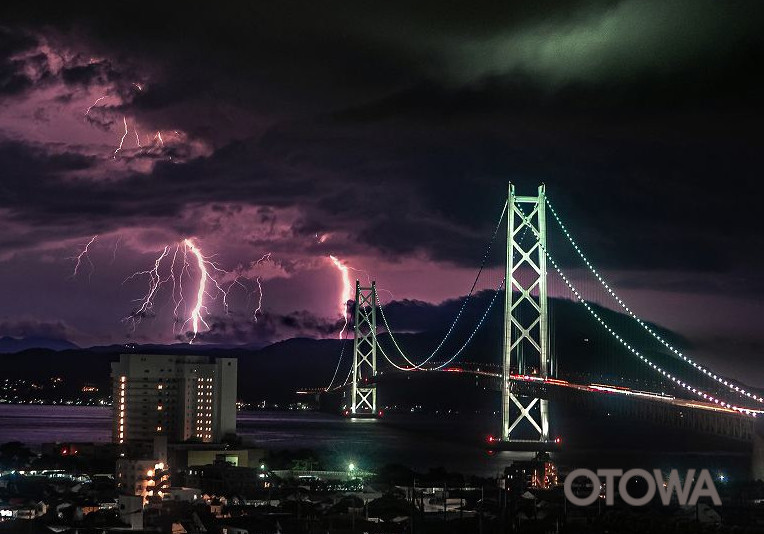 The 20th 雷写真コンテスト受賞作品 Fine Work -Lightning on the other side of the strait.-